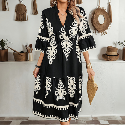 Alkalmi ruha nyomtatással és V-nyakkivágással