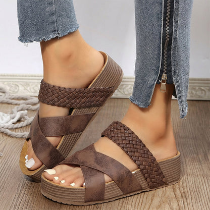 👡 Női Keresztfonású Pántos Ék Szandál: Kifinomult Elegancia és Kényelmes Viselet – Raktáron! 🌸