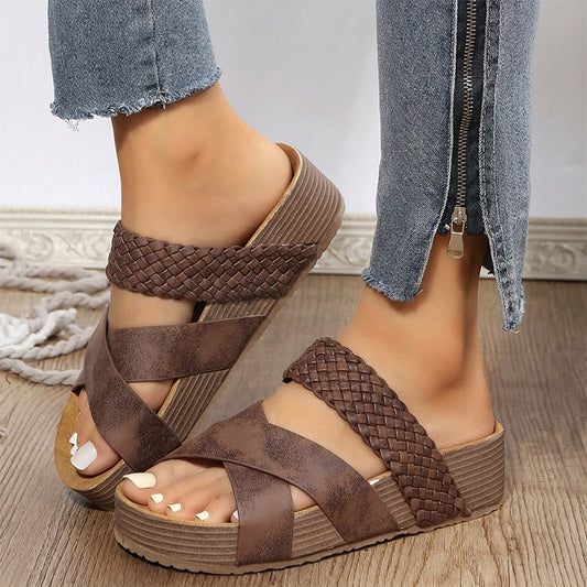 👡 Női Keresztfonású Pántos Ék Szandál: Kifinomult Elegancia és Kényelmes Viselet – Raktáron! 🌸